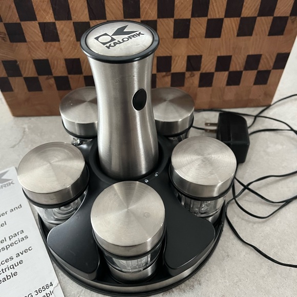 Kalorik rechargeable grinder and spice carousel, like new - Picture 4 of 8